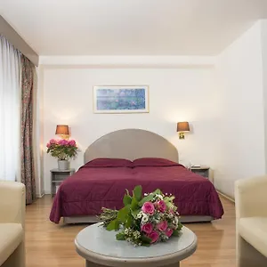Royal Bastille 2*, Paris France